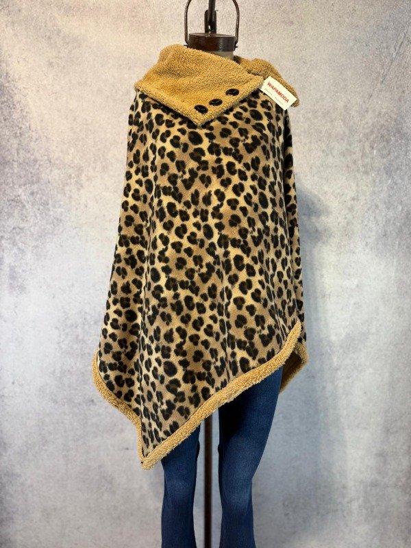 Producto - PONCHO PRINT BEIGE POLAR CON PIEL