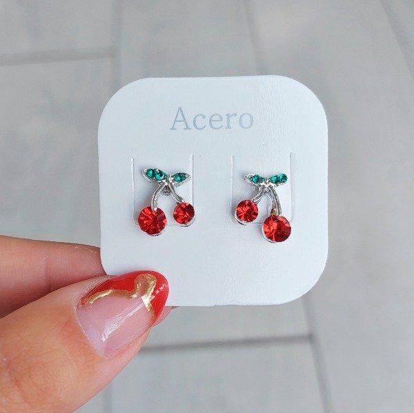 Producto - Aros pasantes cerezas cubics rojos quirúrgico