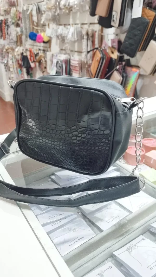 Producto - Bandolera negra con correa combinada con cadena achatolada