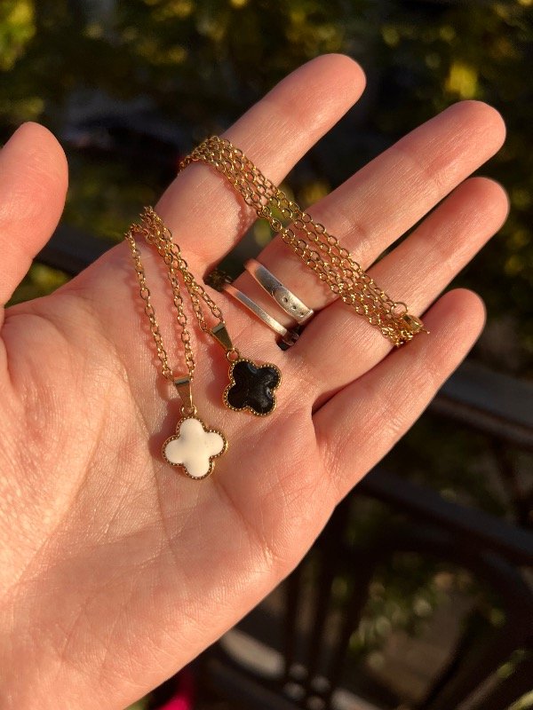 Producto - 2 collares de acero dorado trébol vancleff