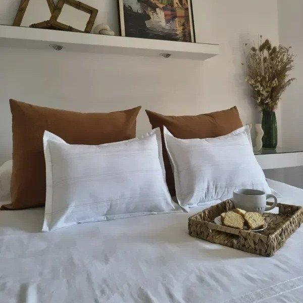 Producto - Combo x4 Almohadones - Tostado 50x60 Pana + Blanco 40x50 Algodón con Lurex