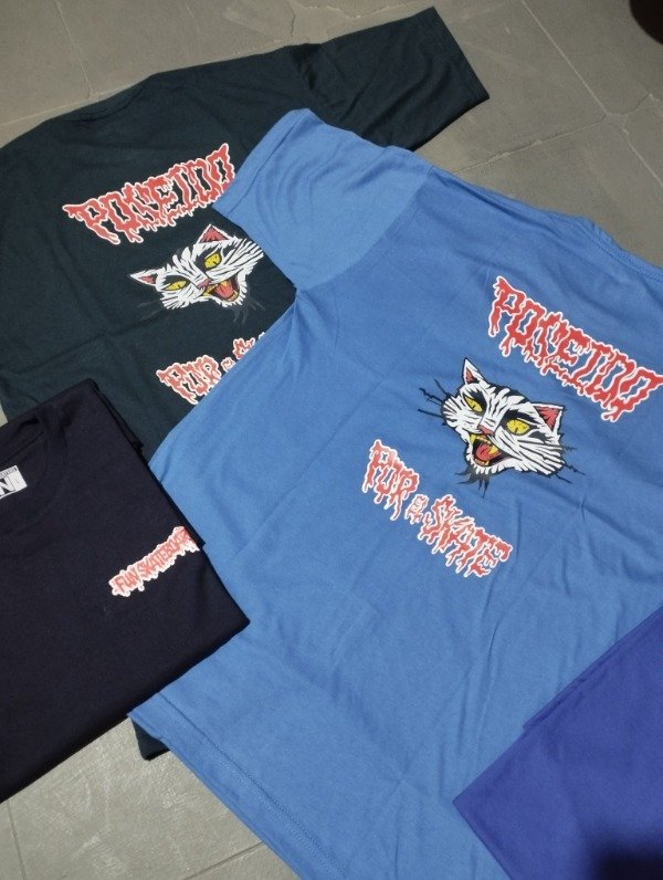 Producto - Remera Gato Poseído por el skate, talle disponible XS aL 3XL