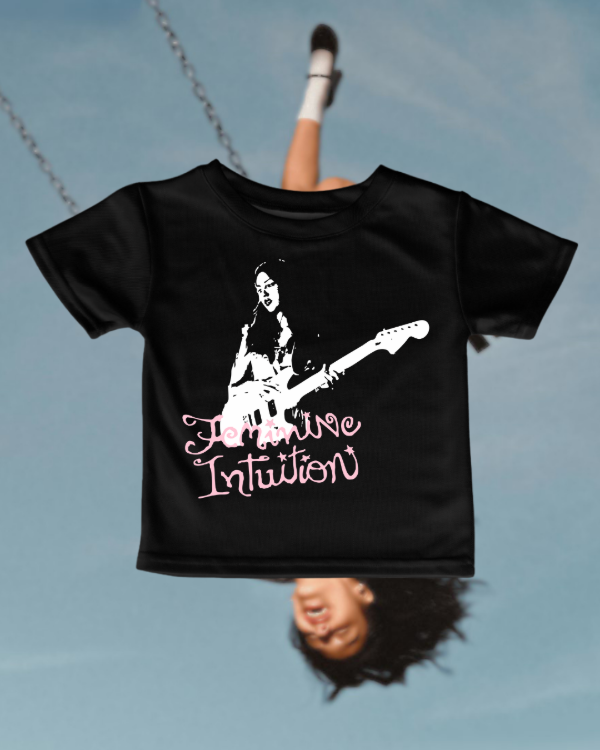 Producto - femenine intuition- baby tee negra