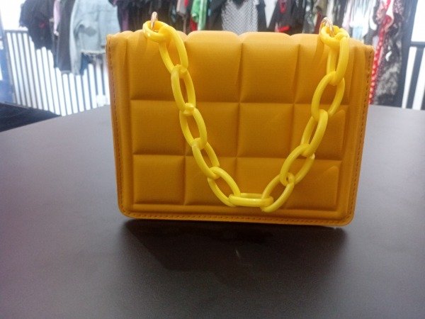 Producto - Cartera Amarilla