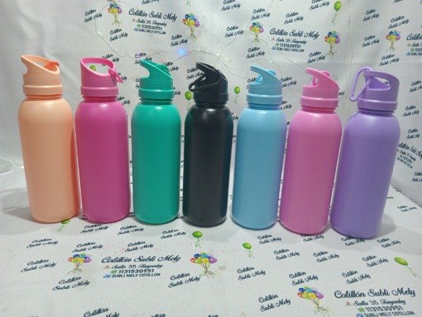 Producto - BOTELLA DE PLASTICO GARRAFITA CON MOSQUETON DE 750 ML