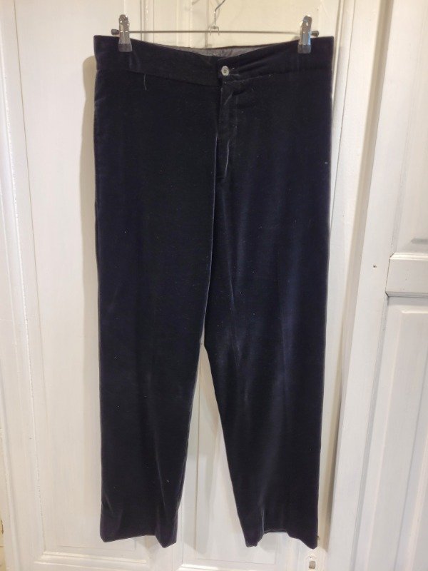 Producto - Pantalón WALTER MOSZEL negro de terciopelo Talle 30 - PRECIO: 36X