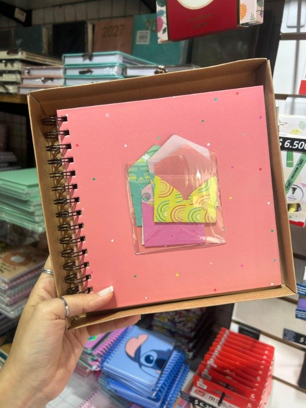 Producto - Cuaderno para Scrapbook con sobrecitos, stickers y Washitape- Ideal album fotos
