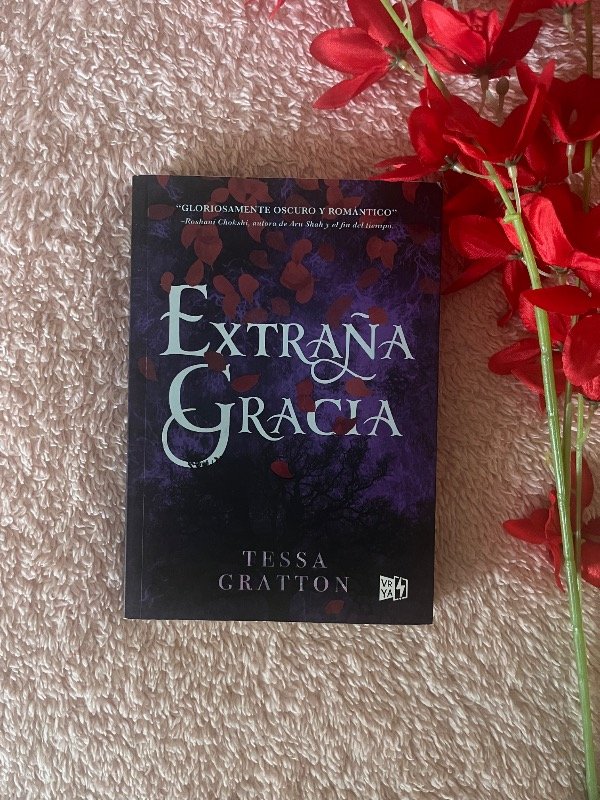 Producto - Extraña gracia - Tessa Gratton