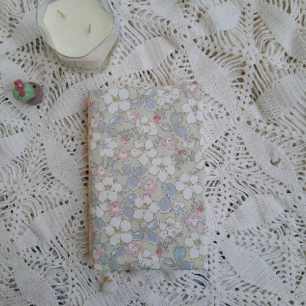 Producto - Funda Floral Pastel con doble marcapáginas - Bolsillo - 3