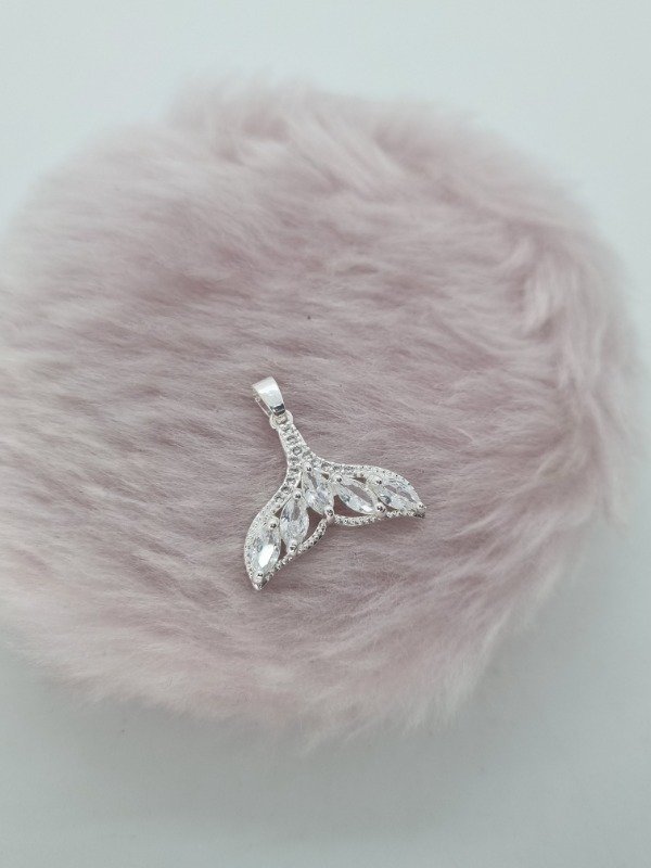 Producto - Dije acero blanco cola sirena strass gemas