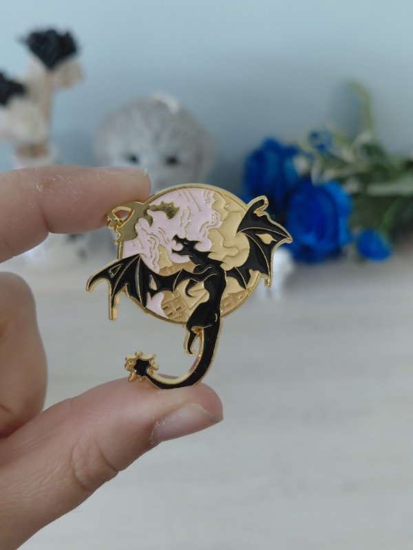 Producto - Pin metalizado - Alas de sangre #1105