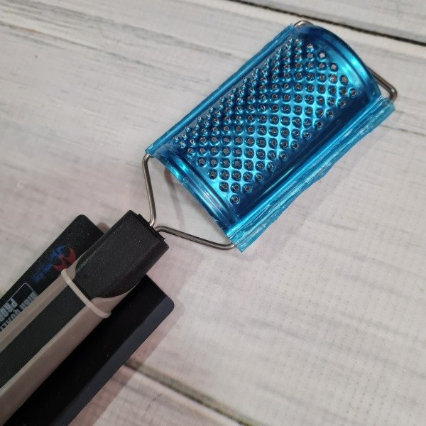 Producto - RALLADOR METAL MANGO PLÁSTICO
