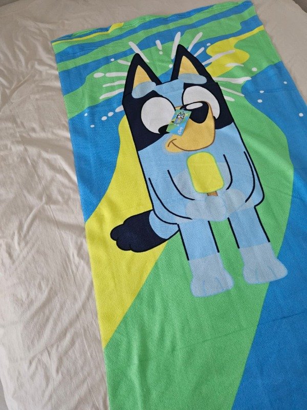 Producto - TOALLA DE BLUEY MUÑECO