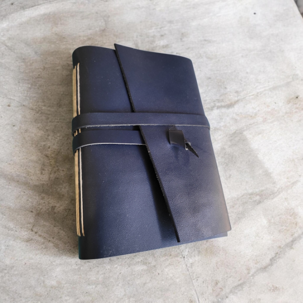 Producto - Bitácora A6 (11x15) de Cuero Azúl