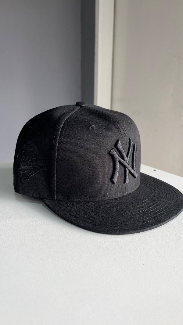 Producto - CAP CERRADA TOTAL BLACK NW 59.6cm - 0