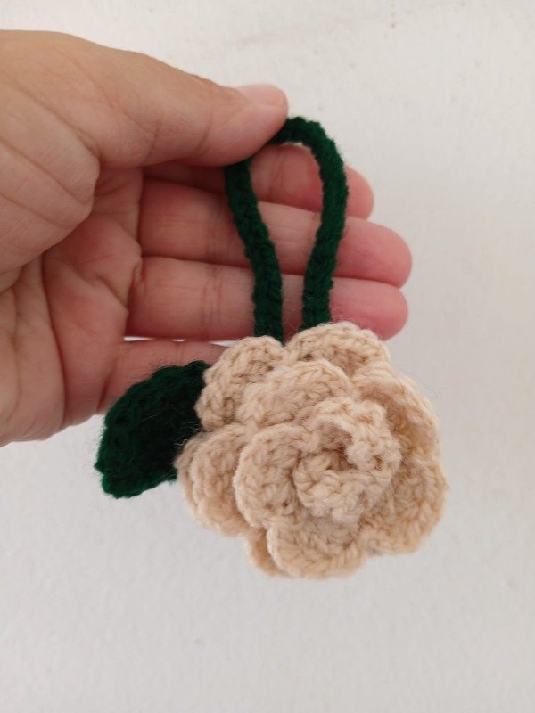 Producto - Rosa de Lana Tejido - Llavero / Colgante