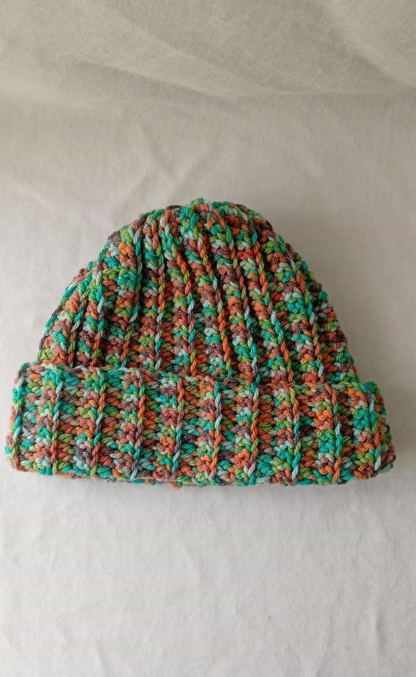 Producto - GORRO PARA INVIERNO A CROCHET MATIZADO VERDE CON NARANJA