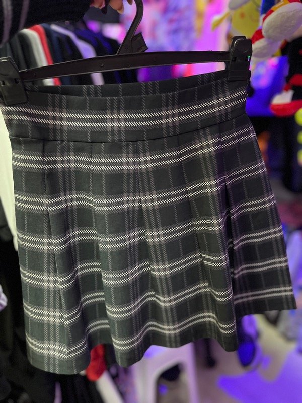 Producto - Pollera tableada gris oscuro cuadrillé