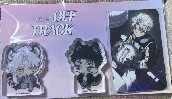 Producto - Card game, acrylic stand from the Off Track Mofun cafe in South Korea