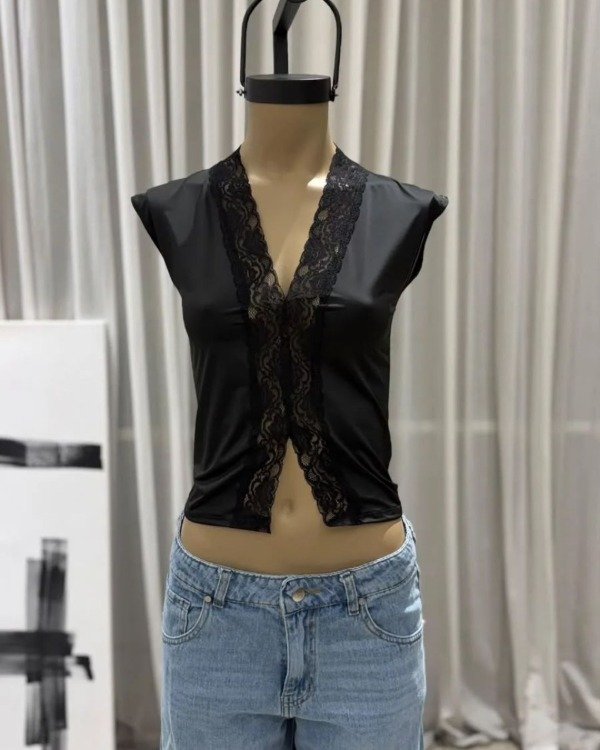 Producto - TOP MUSCULOSA MICROFIBRA CON PUNTILLA COLOR NEGRO