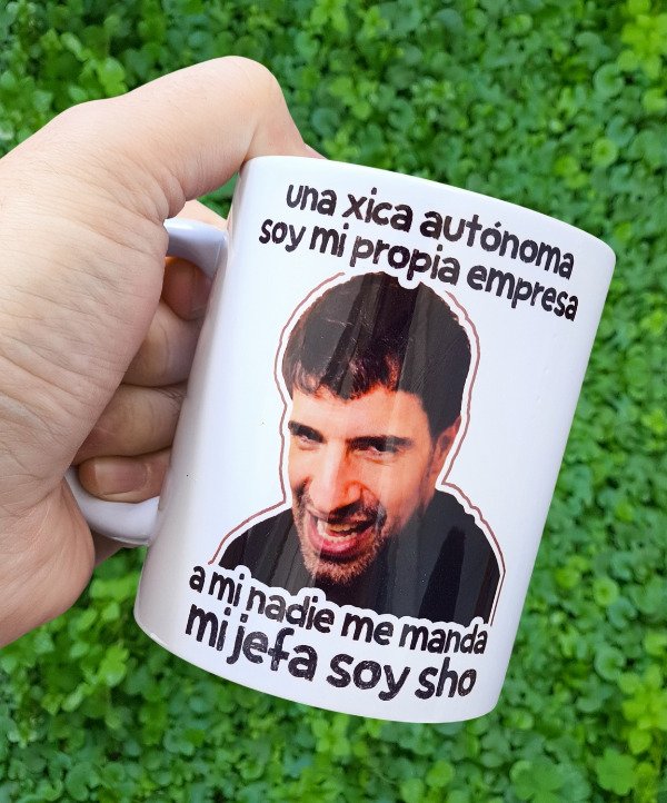 Producto - Martín Cirio // una xica autónoma. a mi nadie me manda. Mi jefa soy sho
