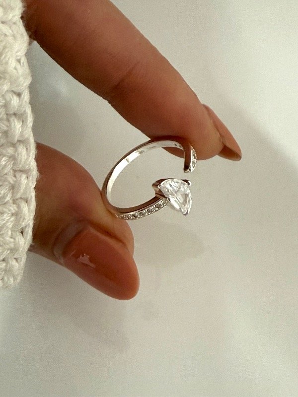 Producto - NB840 Anillo con piedra cubik cristal y micropave