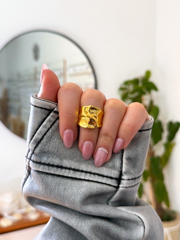 Producto - Anillo acero dorado ancho irregular