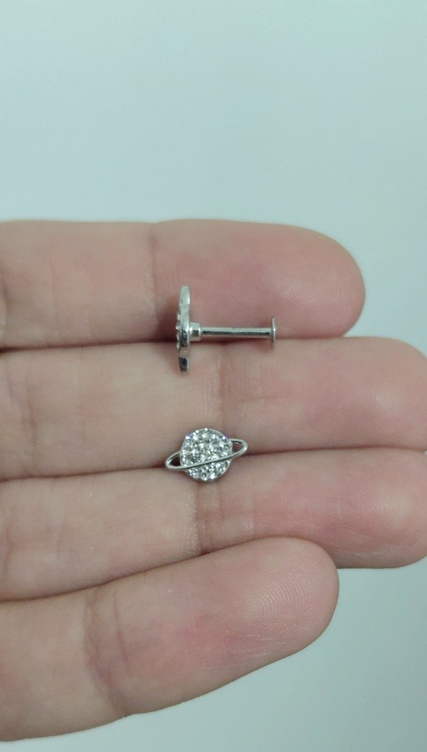 Producto - Piercing de Acero Labret Planeta Multistrass (unidad)