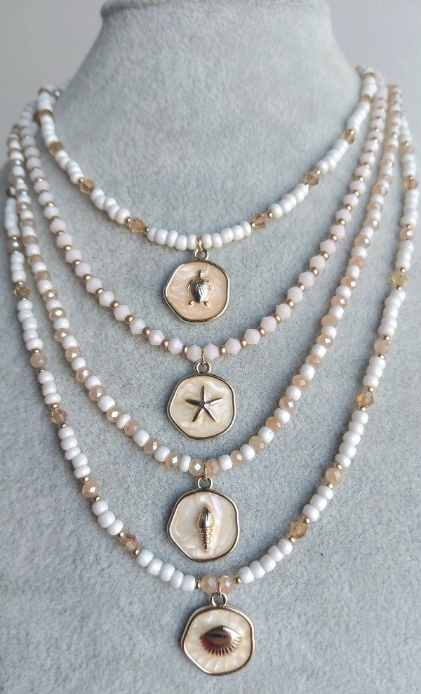 Producto - Collar de Acero Dorado con Medallas esmaltadas