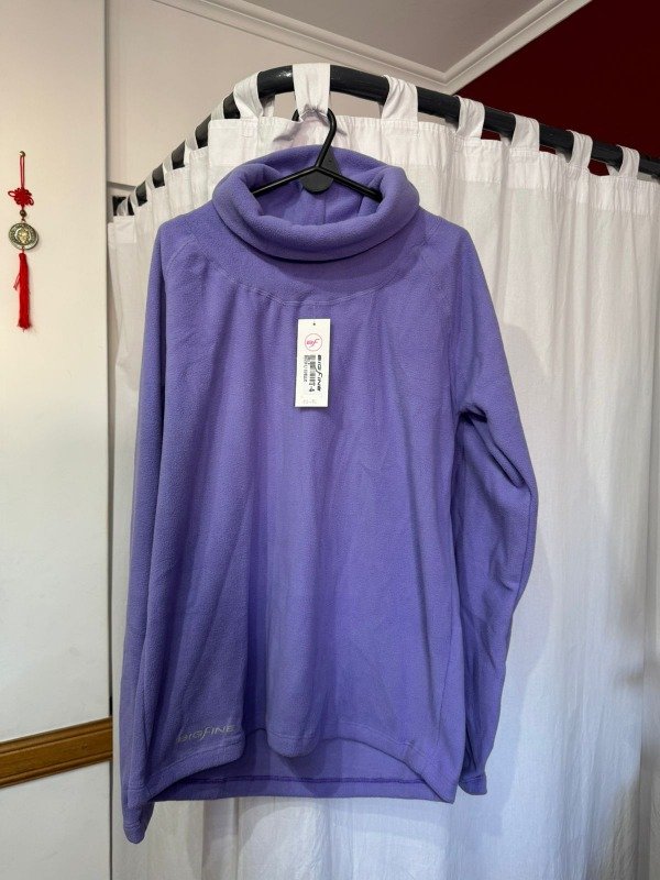 Producto - POLAR CON CUELLO VIOLETA