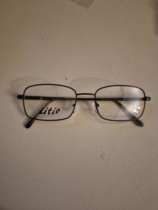 Producto - Hombre negro mediano