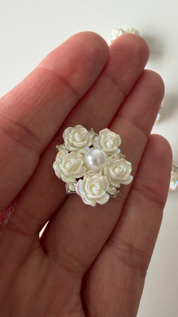 Producto - Botón 5 rosas y 1 perla - 3