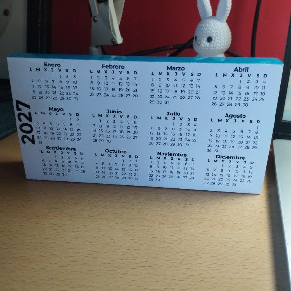 Producto - Calendario triangular 21x11cm de escritorio 2027 - 3alcubo - 0