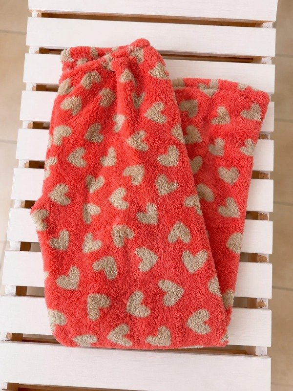 Producto - Pantalon polar rojo corazones