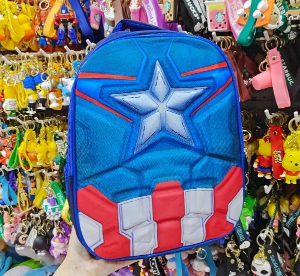 Producto - Mochila capitán América jardin