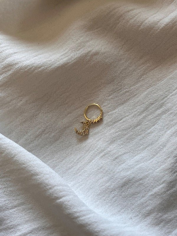 Producto - Aro luna piercing oreja  - acero dorado