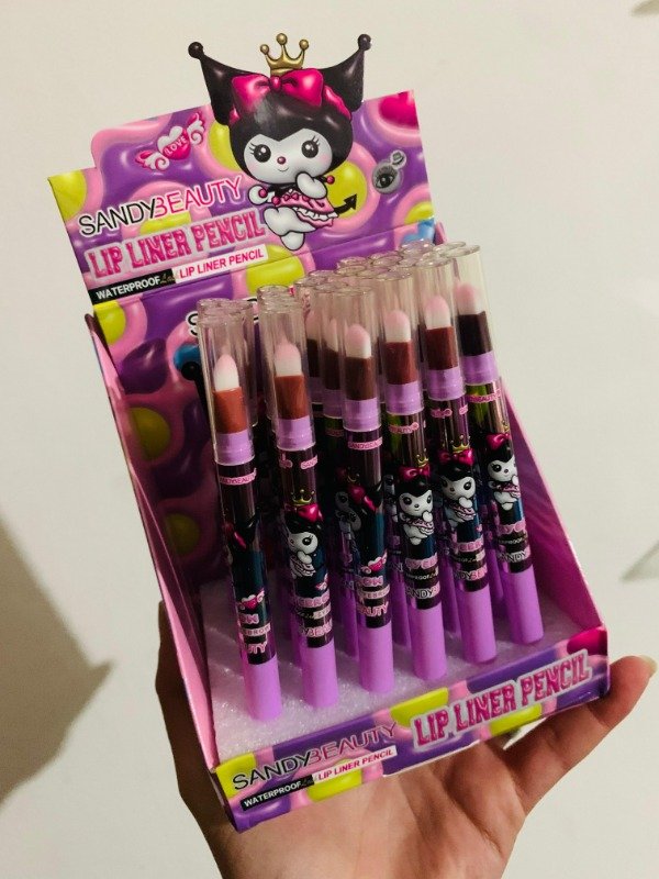 Producto - Delineador de labios con brocha kuromi