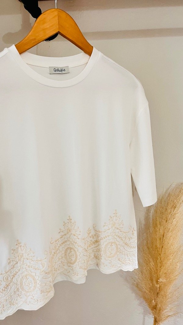 Producto - REMERA ATENEA BORDADA - 2