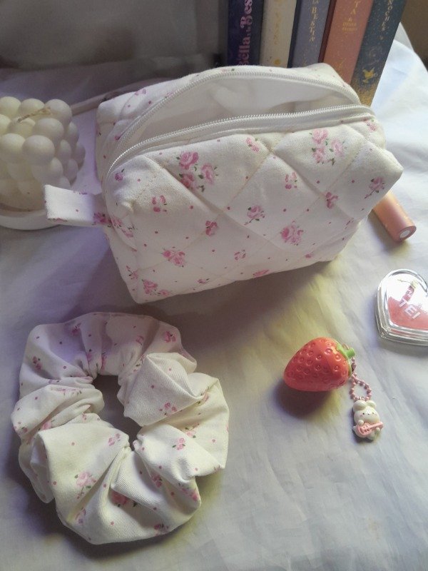 Producto - Neceser y scrunchie floral