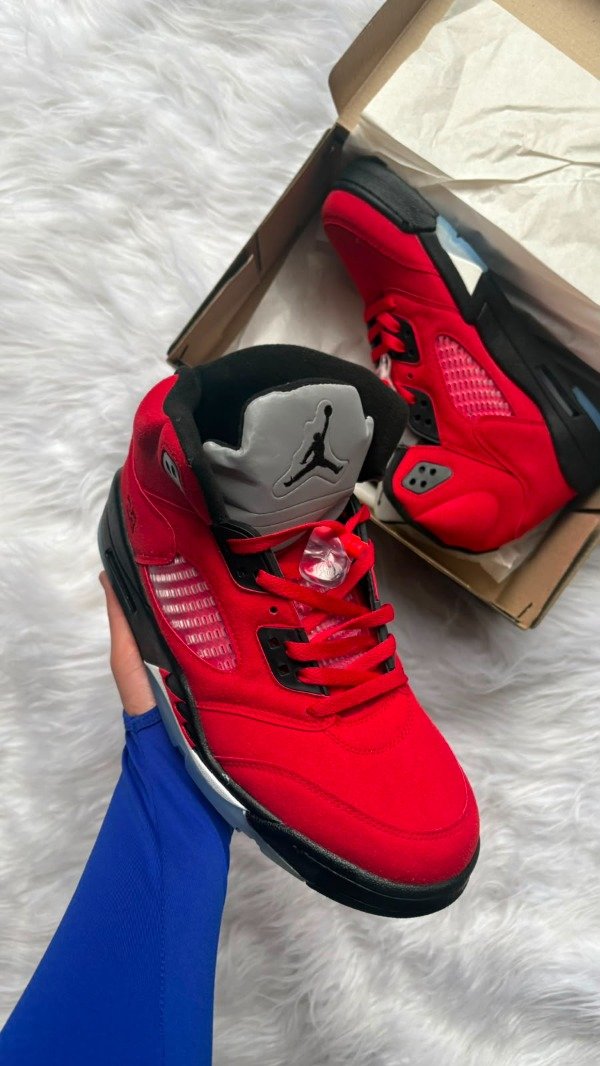 Producto - JORDAN RETRO 5 TORO BRAVO - 0
