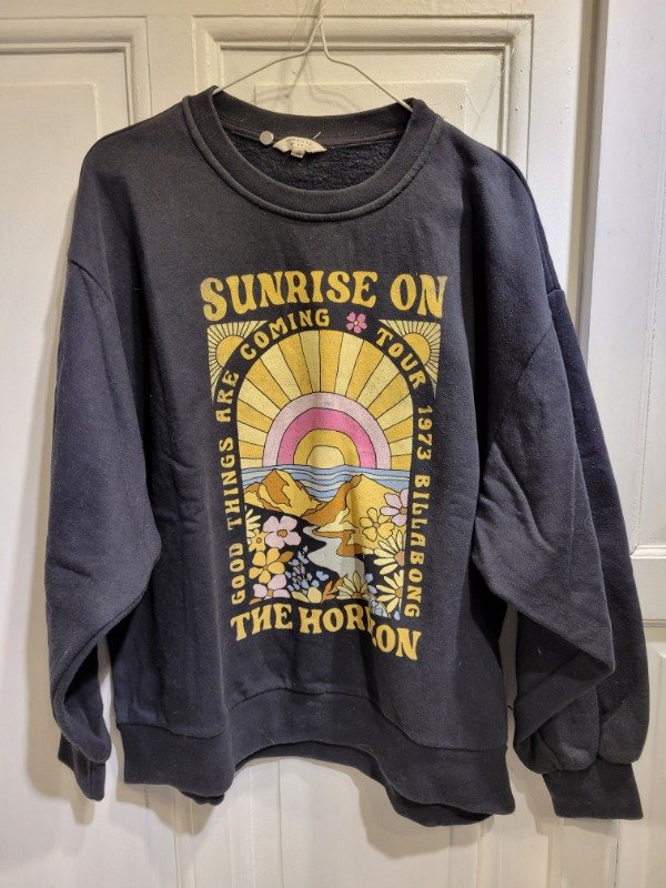 Producto - Buzo BILLABONG negro logo sunrise on Talle S - PRECIO: 50X