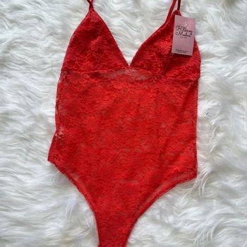 Producto - BODY TOTAL ENCAJE FLORES CON TIRAS FINAS