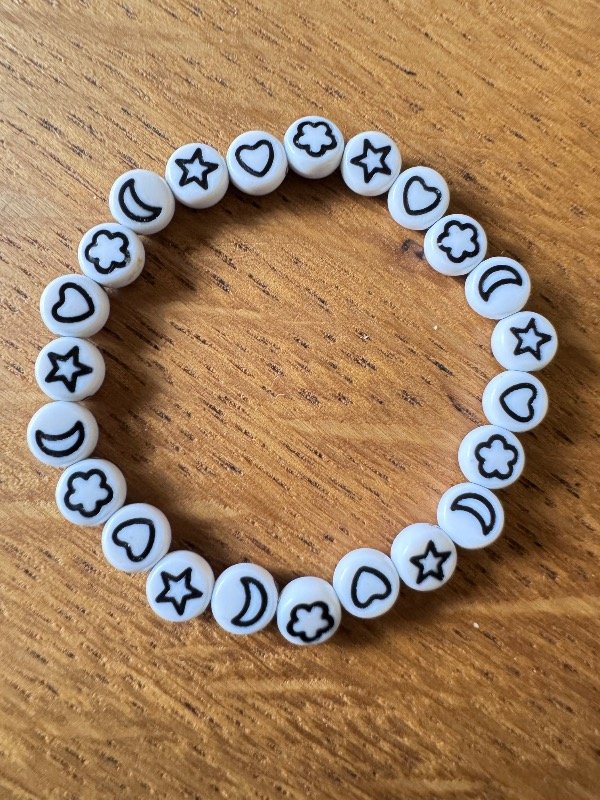 Producto - Pulsera cuentas de acrílico luna corazón estrella flor