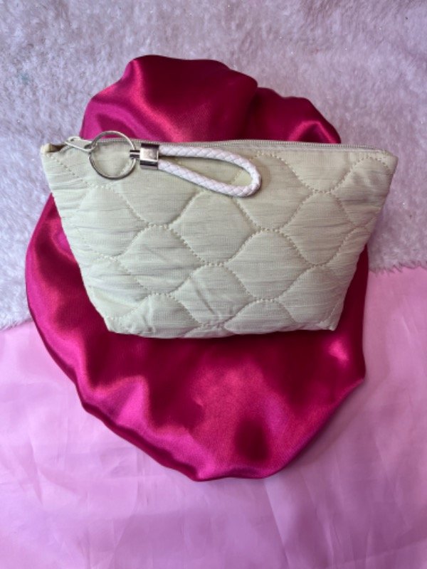 Producto - Neceser estilo nube-Crema