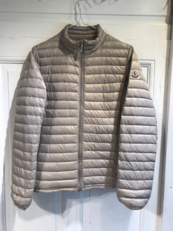 Producto - Campera MONCLER gris pluma- Talle S- PRECIO: 140x