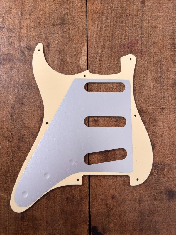 Producto - Pickguard SSS 1 capa 8 agujeros Crema - 1