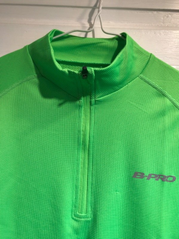 Producto - Chomba BPRO deportiva fluo- Talle L- PRECIO: 36x - 2