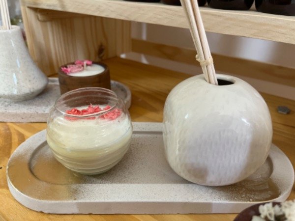 Producto - Difusor ceramica mas liquido 250 ccy varilla con flor