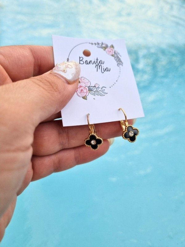 Producto - AROS AD TREBOL ESMALTADO NEGRO