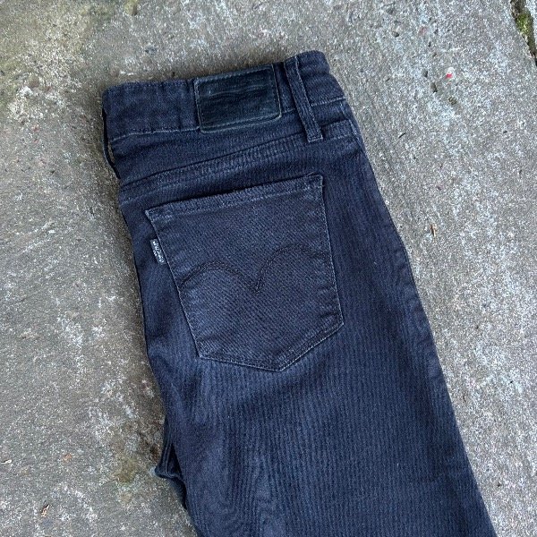 Producto - Jean negro de mujer - Levis 715 Bootcut T28